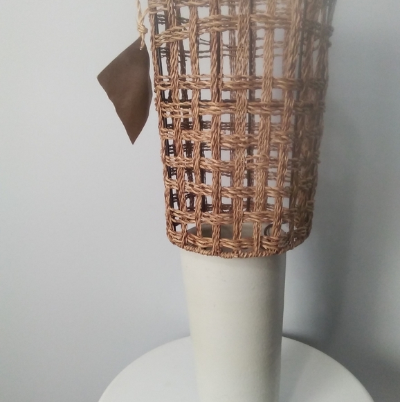 Terra Cotta-Artisan Planter (fr. Phillipines) - Picture 8 of 8